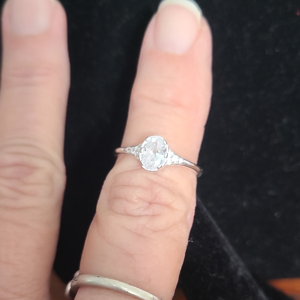 Elegant Silver Oval-Cut Ring